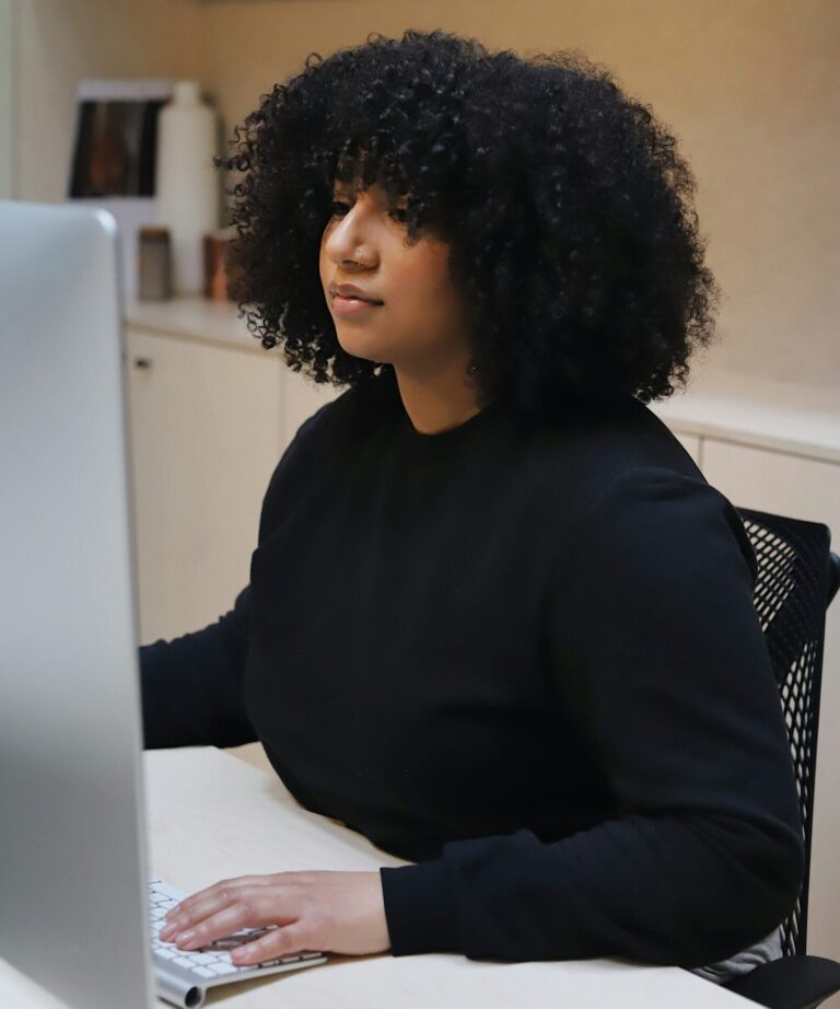 A copywriter is learning how to optimize her blog using the best strategies from a guide from Olivia's Desk.