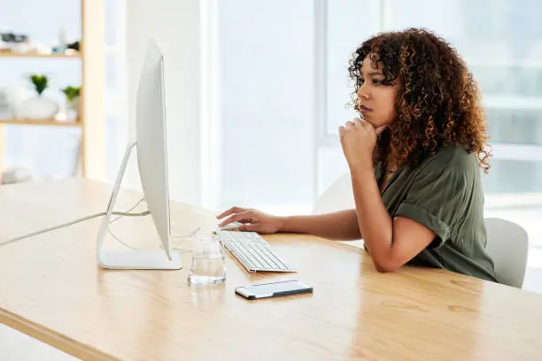 An ecommerce business owner is reading a blog to learn more about DIY SEO tools and Copywriting resources.
